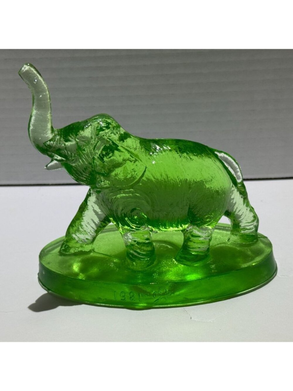 Vintage Robert Henry Mosser Glass Bimbah Elephant